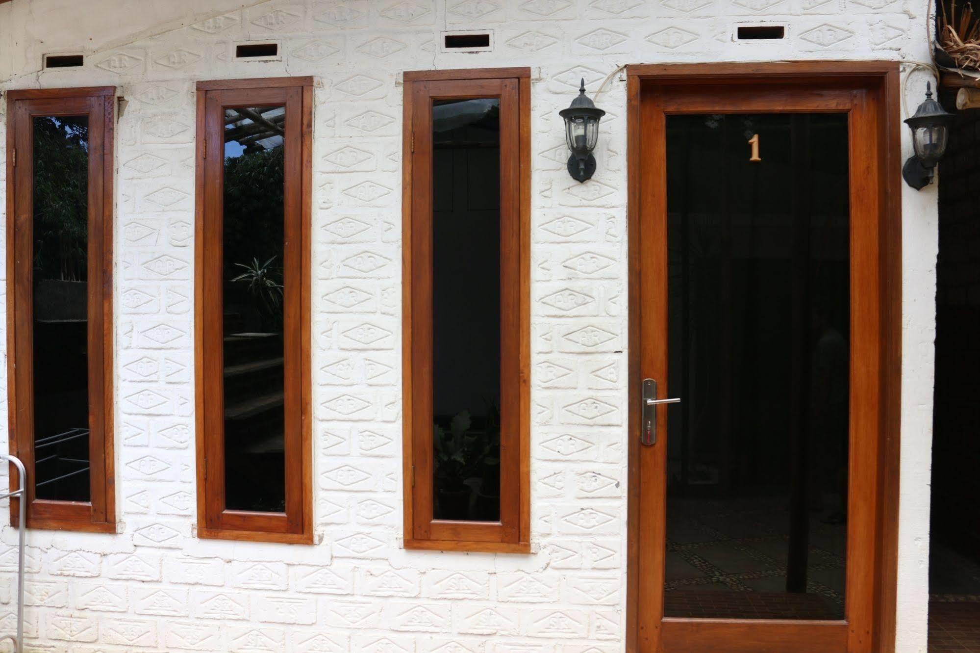 Bantal Guling Villa เล็มบัง ภายนอก รูปภาพ